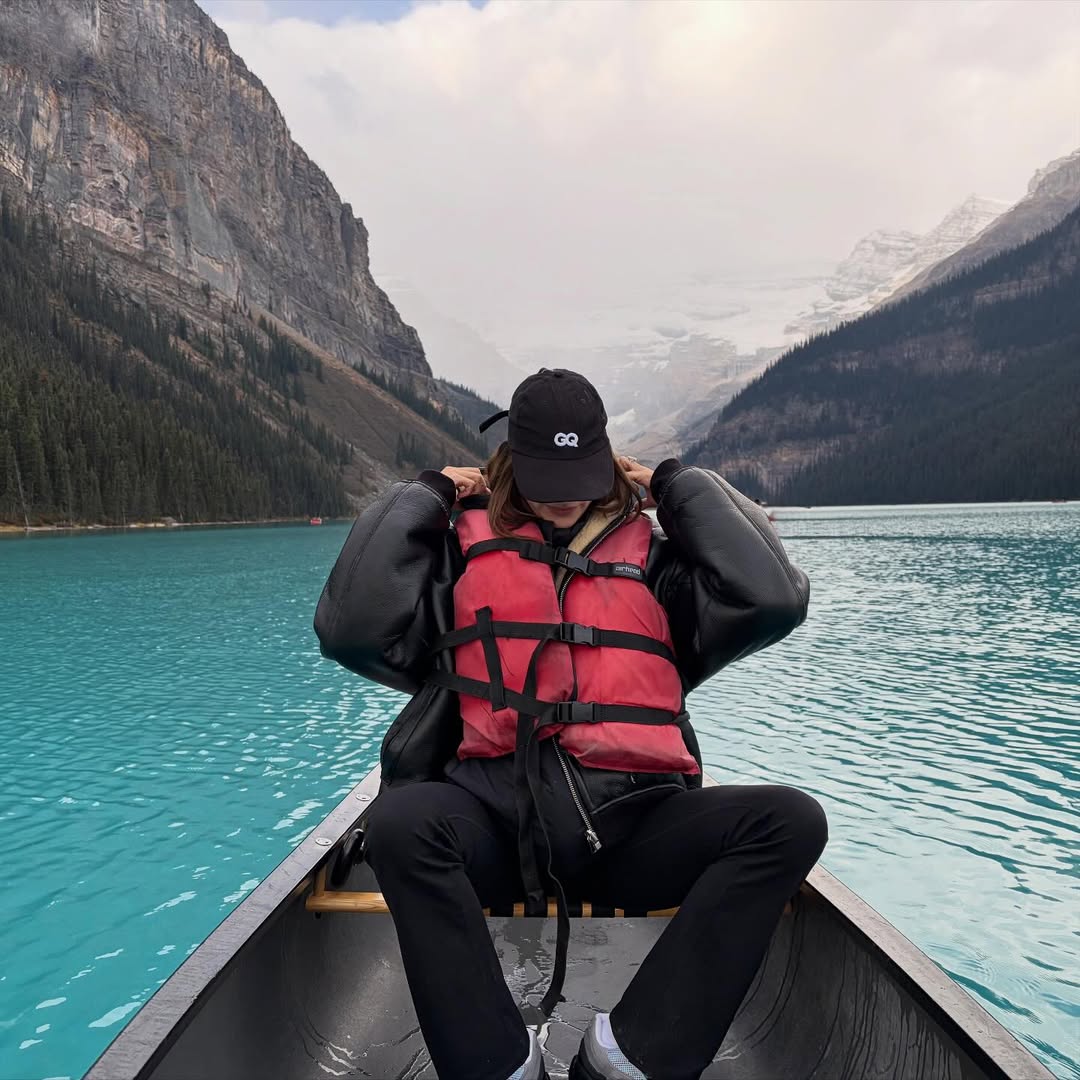 Süße Küsse und malerische Sonnenaufgänge: Hailey und Justin Bieber genießen eine Auszeit in den Bergen