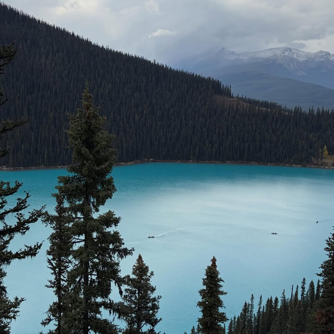 Süße Küsse und malerische Sonnenaufgänge: Hailey und Justin Bieber genießen eine Auszeit in den Bergen
