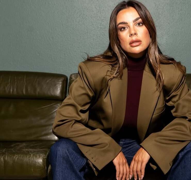 Stilvolle Nadine Mirada in der neuen Humanic-Kampagne