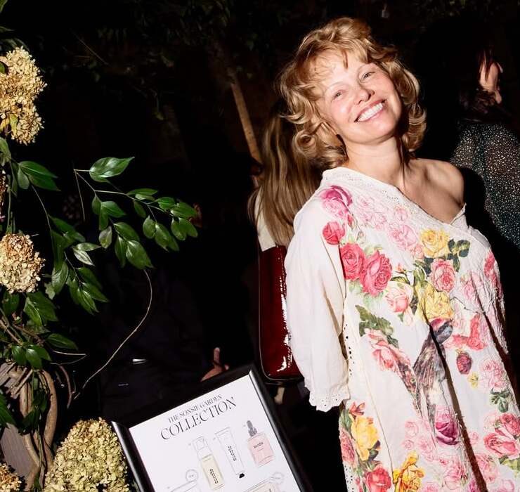 Pamela Anderson mit Söhnen bei der Eröffnung ihres Pop-up-Stores in New York