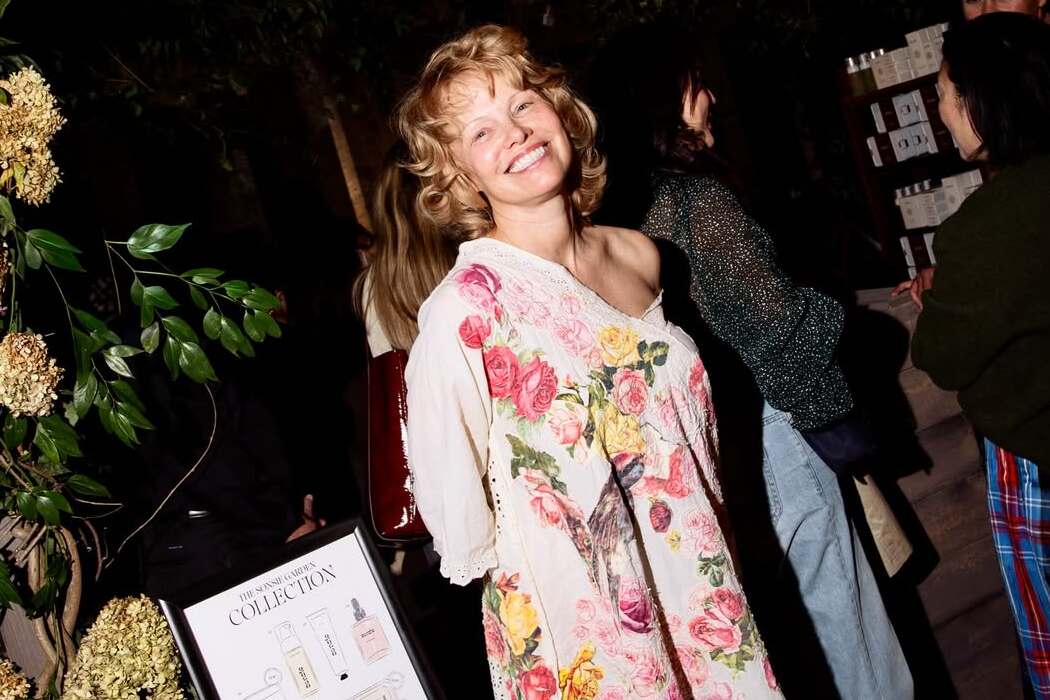 Pamela Anderson mit Söhnen bei der Eröffnung ihres Pop-up-Stores in New York