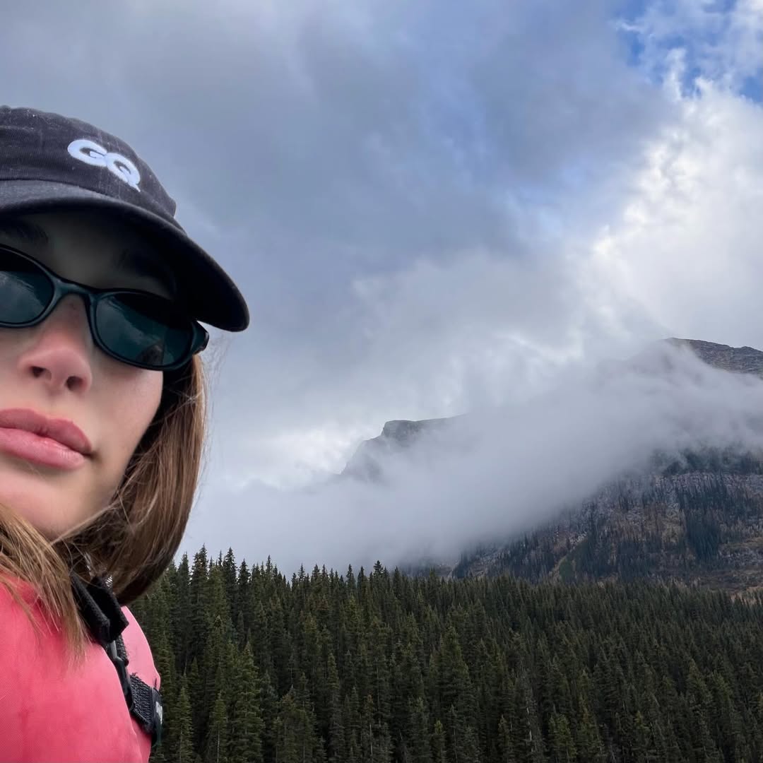 Süße Küsse und malerische Sonnenaufgänge: Hailey und Justin Bieber genießen eine Auszeit in den Bergen