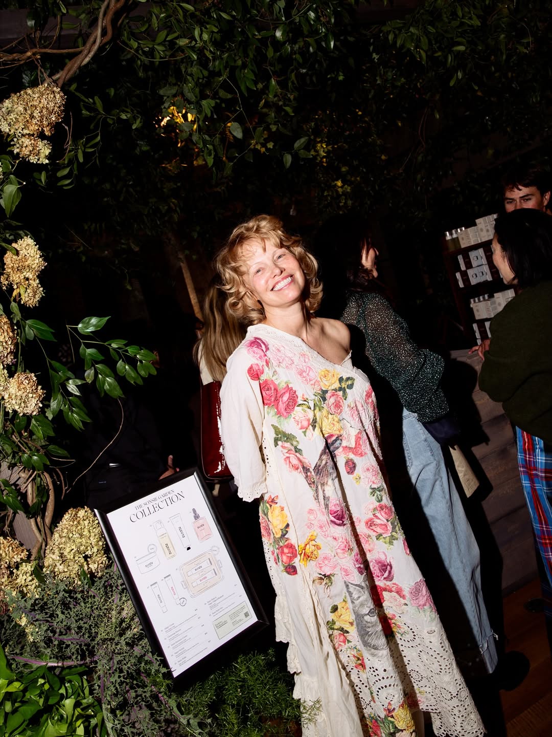 Pamela Anderson mit Söhnen bei der Eröffnung ihres Pop-up-Stores in New York