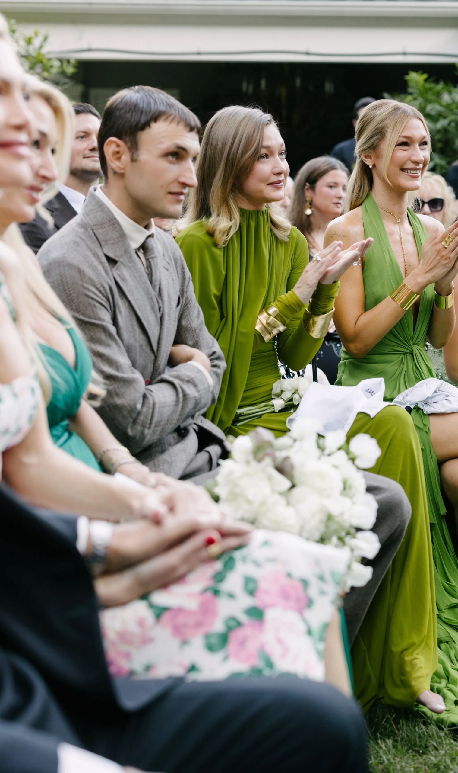 Lachen und Freudentränen: Gigi und Bella Hadid auf der Hochzeit ihrer älteren Schwester