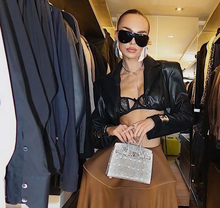 Ivana Essl präsentiert einen trendigen Look in ihrem neuen Fotoshooting