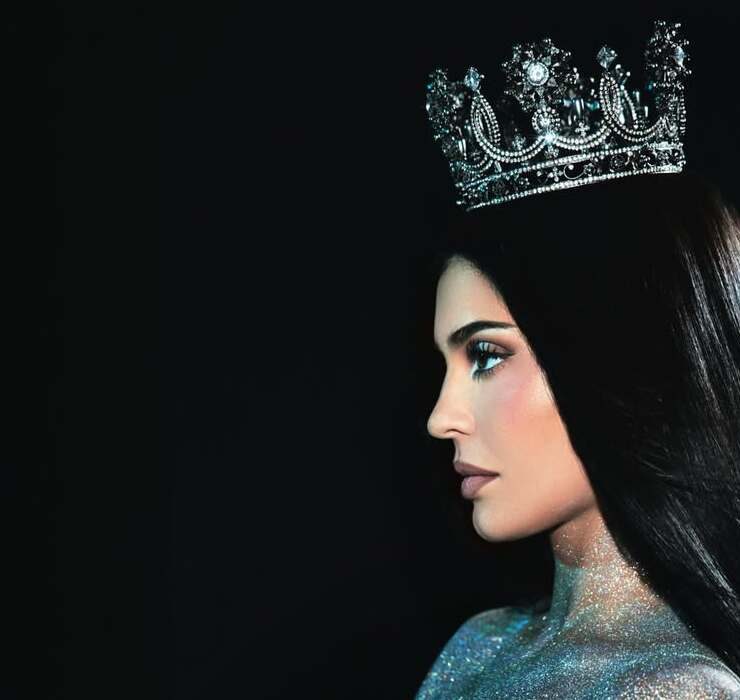 Kylie Jenner bringt eine limitierte Make-up-Kollektion zum 10-jährigen Jubiläum ihrer Marke heraus