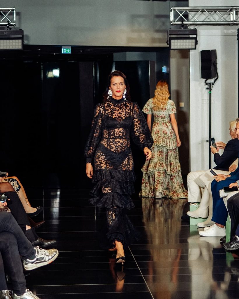 Martina Reuter erobert erneut den Laufsteg