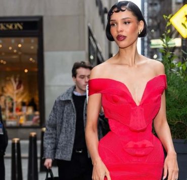 Nara Smith ist zum vierten Mal Mutter geworden