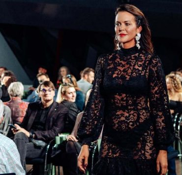 Martina Reuter Conquers the Runway Once Again