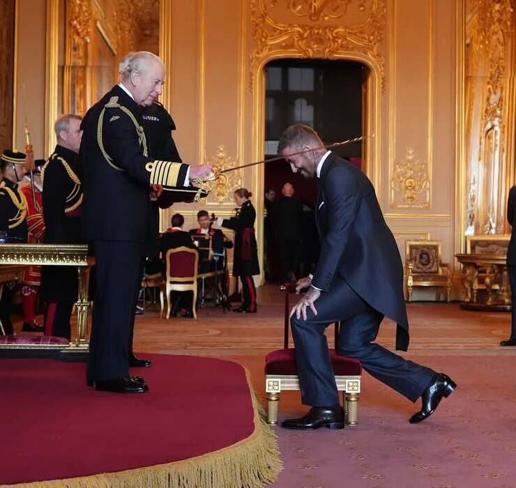 König Charles III. hat David Beckham zum Ritter geschlagen