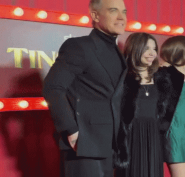 Die 13-jährige Tochter von Robbie Williams feierte ihr Debüt auf dem Roten Teppich