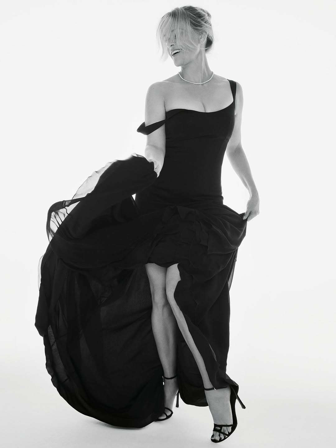 Reese Witherspoon opens up about postpartum depression