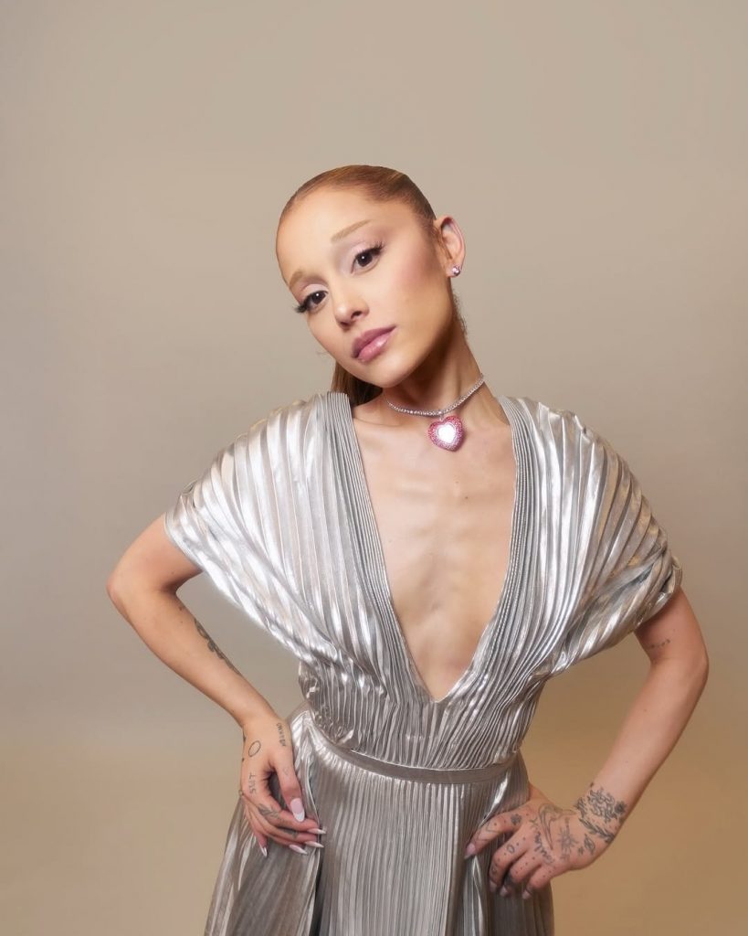 Ariana Grande strahlt bei der Premiere von Wicked: One Wonderful Night in funkelndem Swarovski-Schmuck