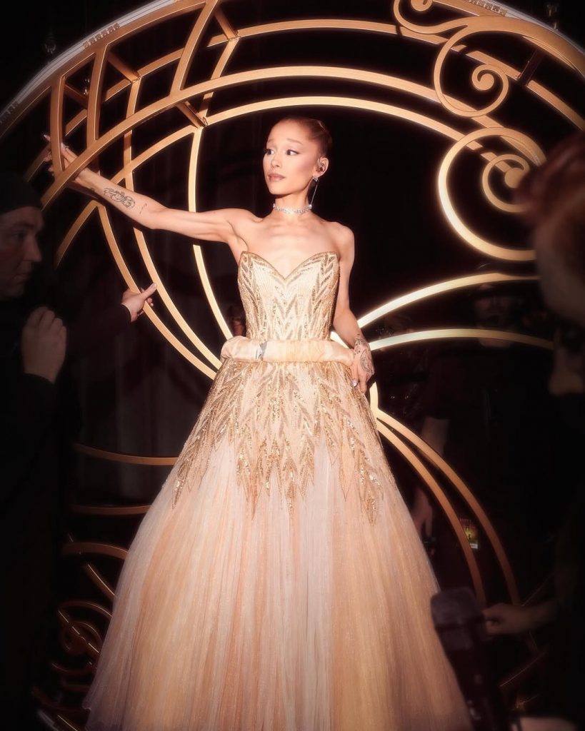 Ariana Grande strahlt bei der Premiere von Wicked: One Wonderful Night in funkelndem Swarovski-Schmuck