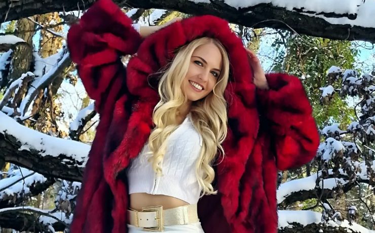 Beatrice Turin Unveils Her New Christmas Single