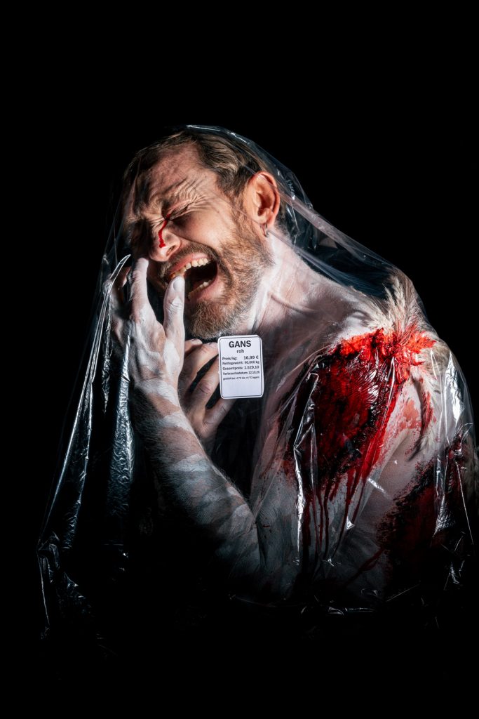 Cesar Sampson und Franz Josef Baur setzen ein kraftvolles Zeichen für Tierschutz und gegen Massentierhaltung