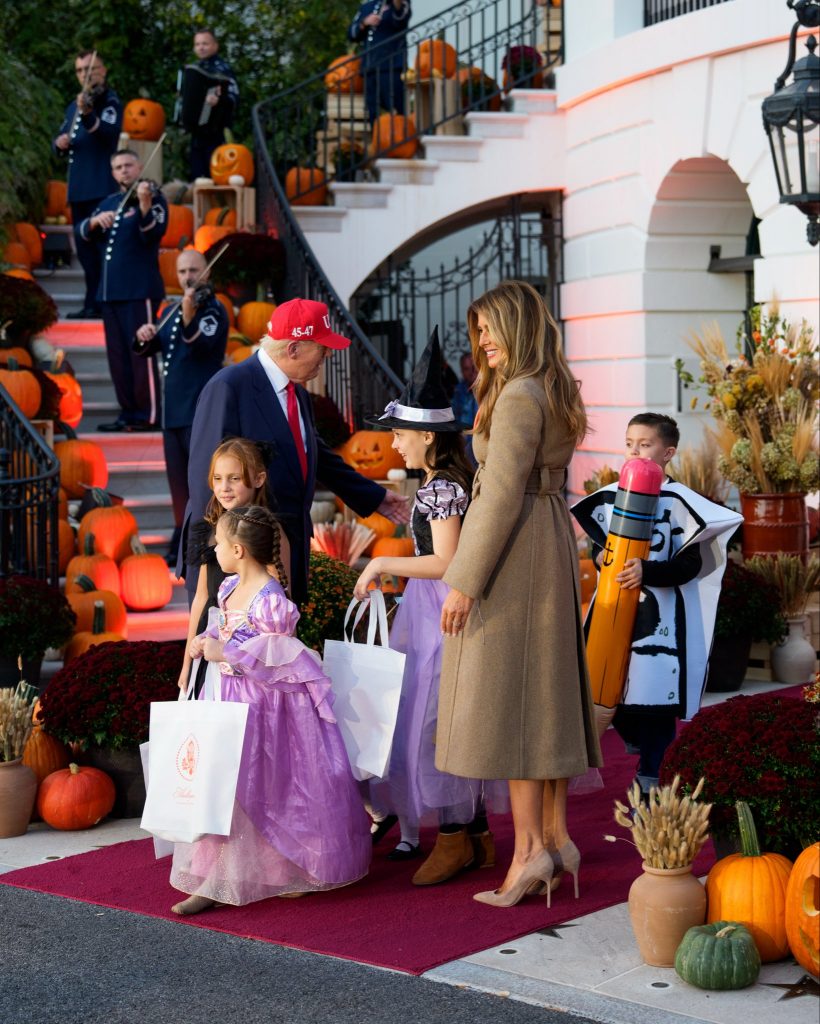 Donald und Melania Trump veranstalten Halloween-Feier im Weißen Haus