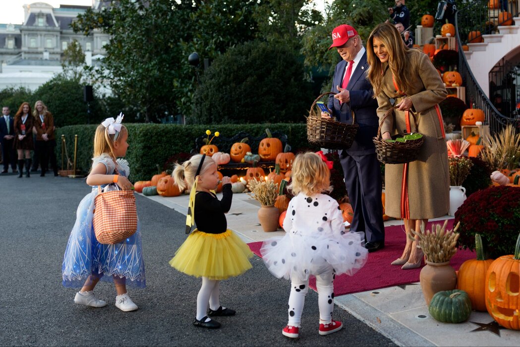 Donald und Melania Trump veranstalten Halloween-Feier im Weißen Haus