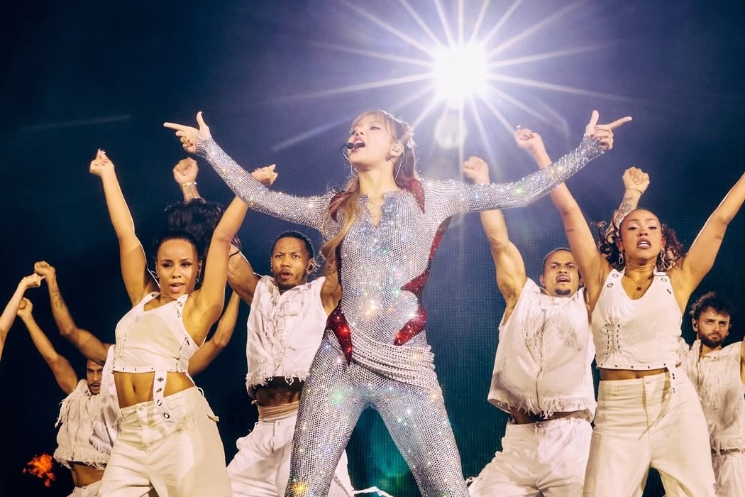 Eine halbe Million Swarovski-Kristalle: Lisa von Blackpink begeistert mit neuen atemberaubenden Bühnenoutfits