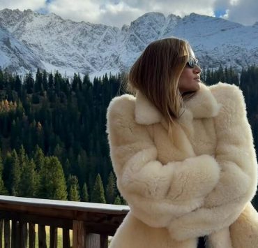 Rosie Huntington-Whiteley genießt einen Winterurlaub in den österreichischen Alpen