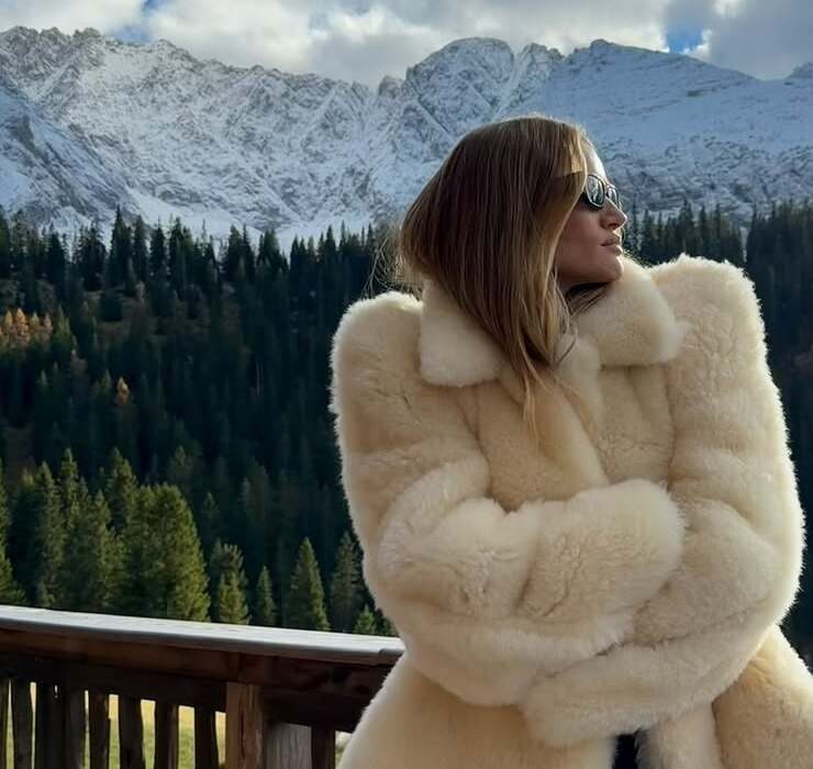 Rosie Huntington-Whiteley genießt einen Winterurlaub in den österreichischen Alpen