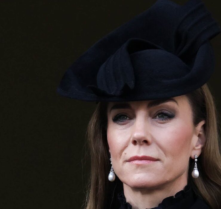 Kate Middleton und Prinz William mit ihren Kindern bei der Gedenkparade zum Remembrance Day