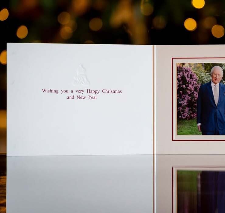 König Charles III. und Königin Camilla präsentieren ihre Weihnachtskarte