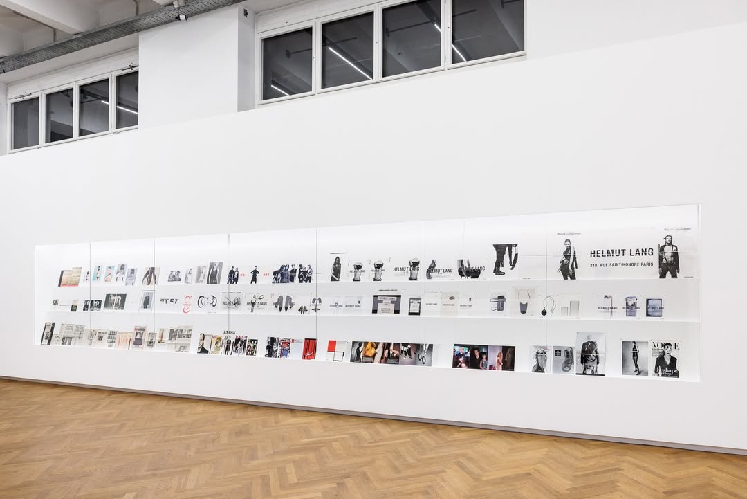 In Wien wurde eine Ausstellung zum Vermächtnis von Helmut Lang eröffnet