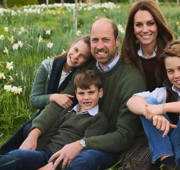 Kate Middleton und Prinz William pr&auml;sentierten ihre Weihnachtskarte mit den Kindern