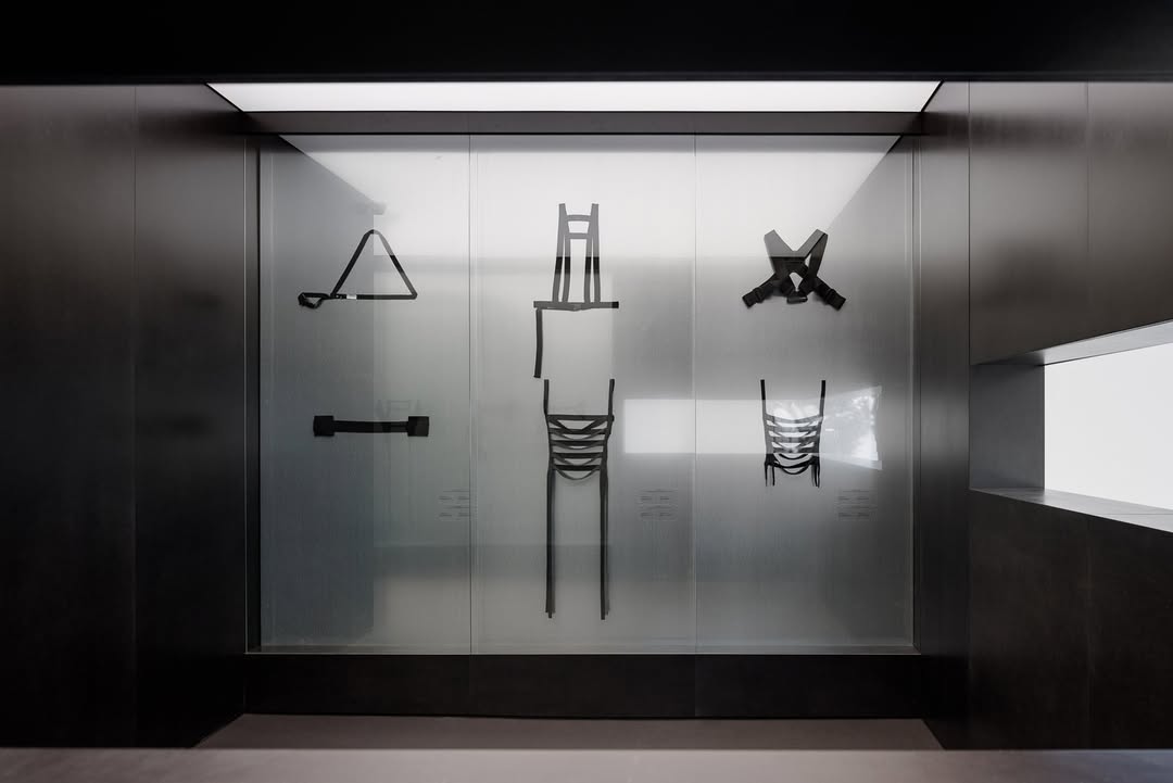 In Wien wurde eine Ausstellung zum Vermächtnis von Helmut Lang eröffnet