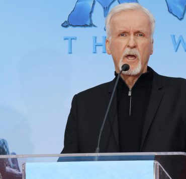 Director James Cameron becomes a dollar billionaire