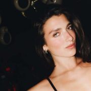 Bella Hadid bei einem Fotoshooting im Schneefall