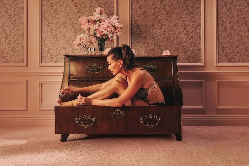 25 years later: Hailey Bieber reimagines Gisele B&uuml;ndchen&rsquo;s iconic look