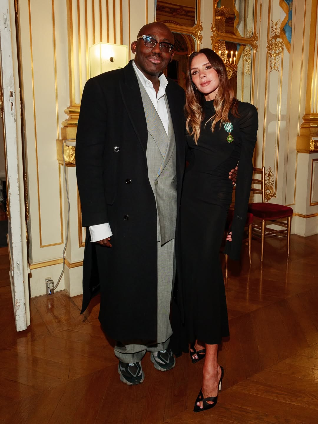 Vor dem Hintergrund eines Skandals: Victoria Beckham mit dem franz&ouml;sischen Orden f&uuml;r Kunst und Literatur ausgezeichnet