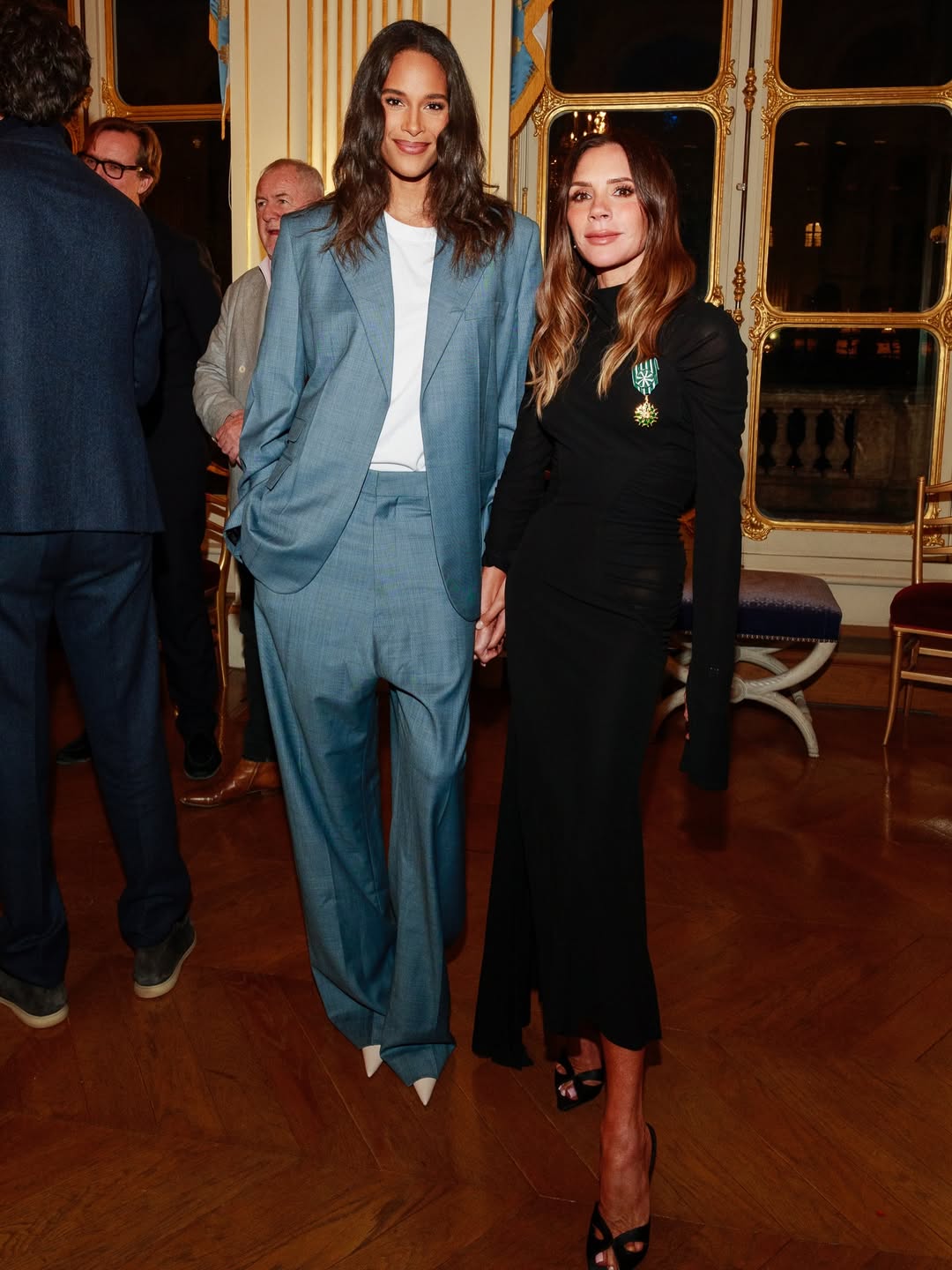 Vor dem Hintergrund eines Skandals: Victoria Beckham mit dem franz&ouml;sischen Orden f&uuml;r Kunst und Literatur ausgezeichnet