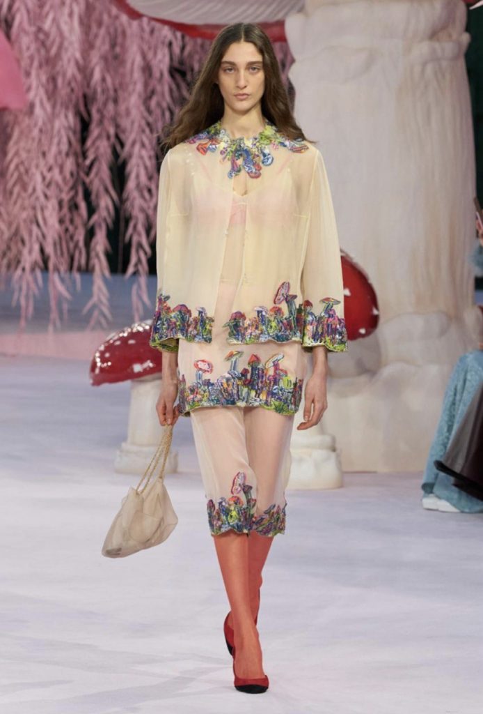 Neue Klassiker und Romantik in der Deb&uuml;tkollektion von Matthieu Blazy f&uuml;r Chanel