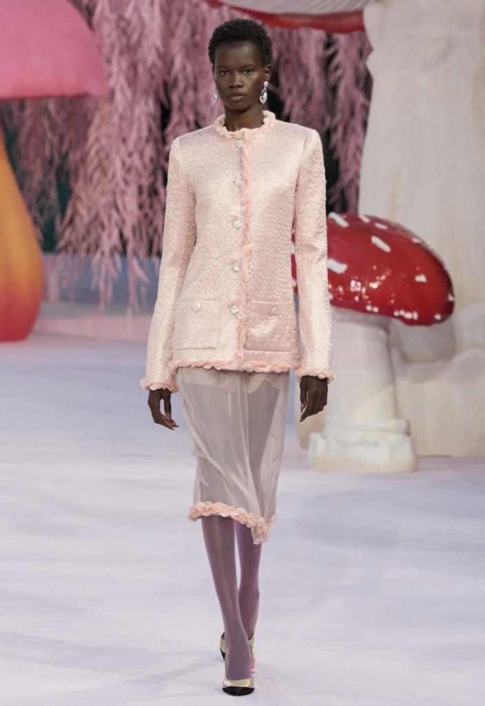 Neue Klassiker und Romantik in der Deb&uuml;tkollektion von Matthieu Blazy f&uuml;r Chanel