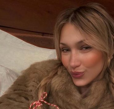 Bella Hadid bei einem Fotoshooting im Schneefall