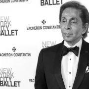 Zur&uuml;ckhaltende Leidenschaft: Margot Robbie und Jacob Elordi auf dem Cover der Vogue