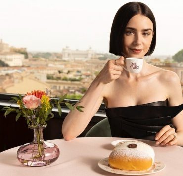 Emily in &hellip; Griechenland? Die Serie wird um eine sechste Staffel verl&auml;ngert