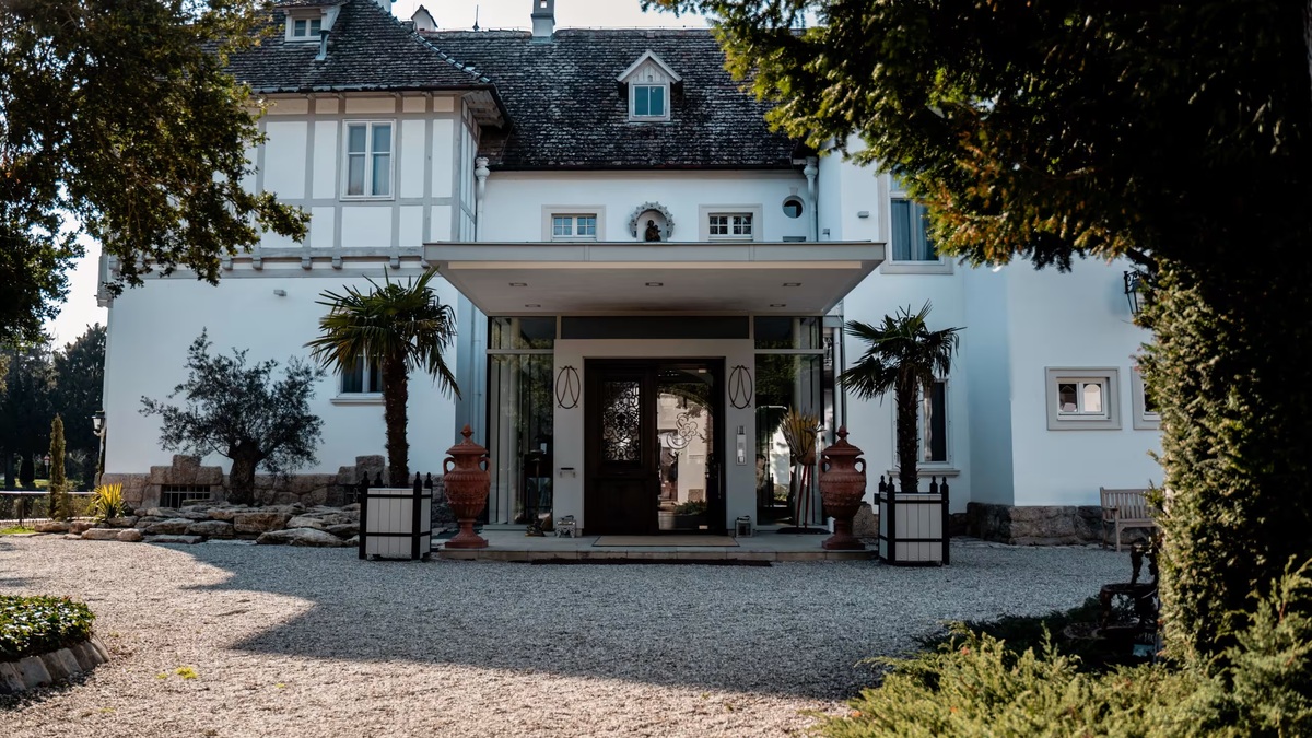 Aristokratisches Erbe bei Wien: Habsburger-Schloss für 33 Mio. € zum Verkauf