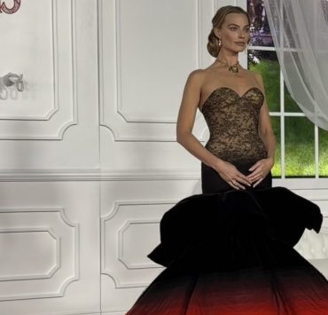 Look des Tages: Margot Robbie im Elizabeth-Taylor-Collier bei der Premiere von Sturmhöhe