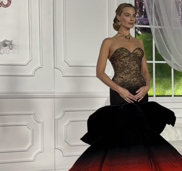 Look des Tages: Margot Robbie im Elizabeth-Taylor-Collier bei der Premiere von Sturmh&ouml;he