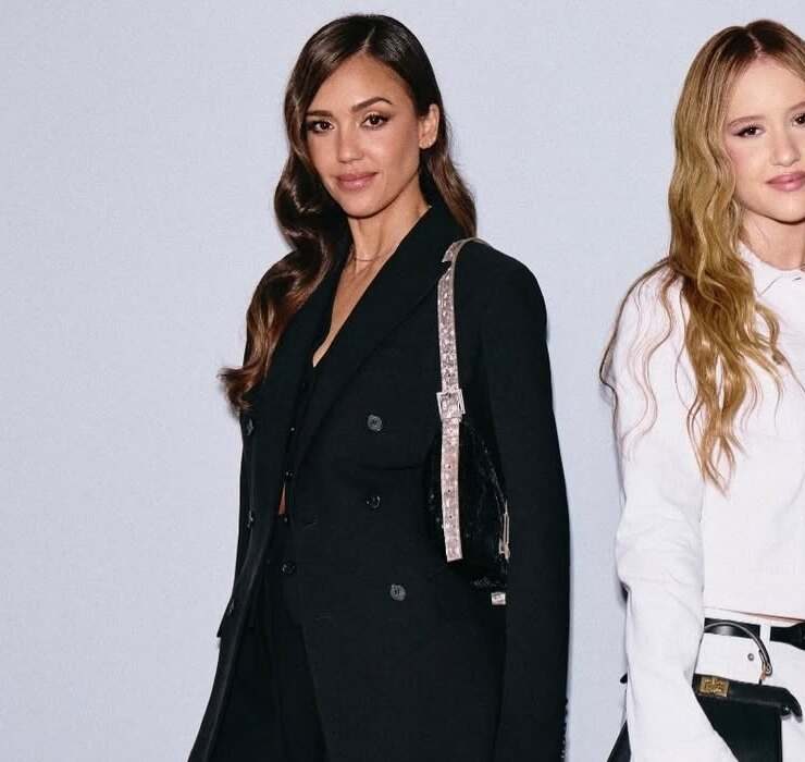 Sehr &auml;hnlich: Jessica Alba mit Tochter auf der Fendi-Show in Mailand