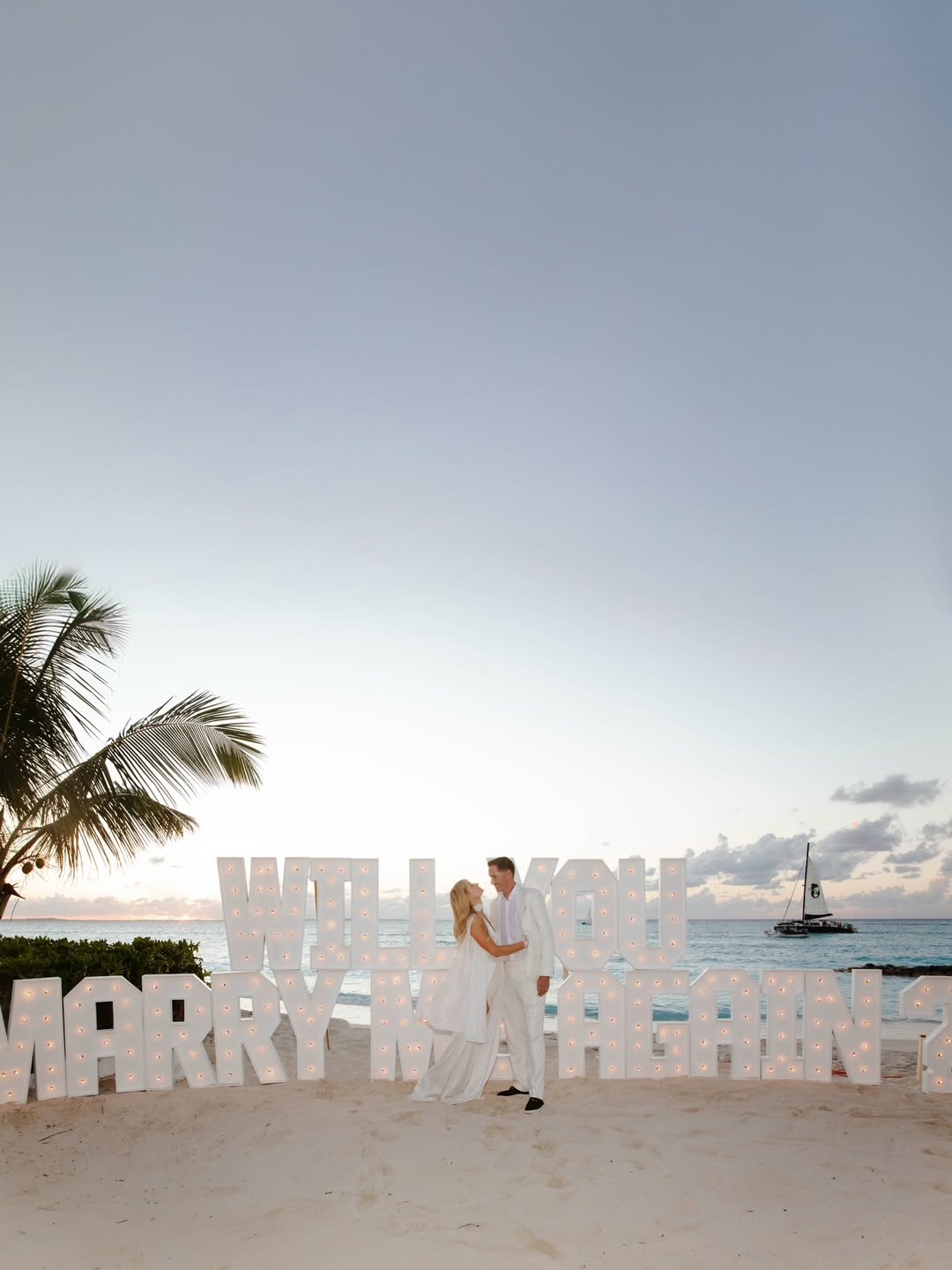 Wieder verheiratet: Paris Hiltons Mann hat ihr erneut einen Antrag gemacht