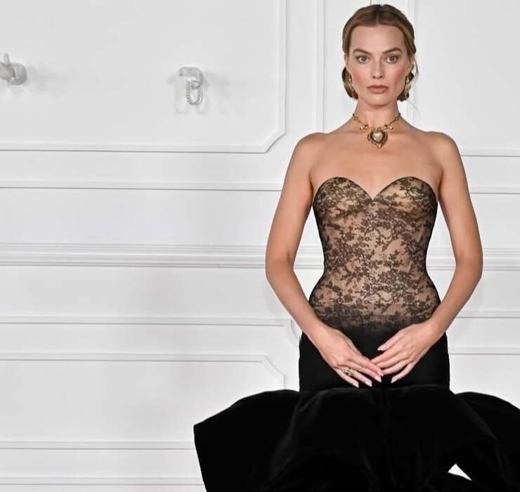 Margot Robbie wegen kultureller Aneignung durch Cartier-Anh&auml;ngerin kritisiert