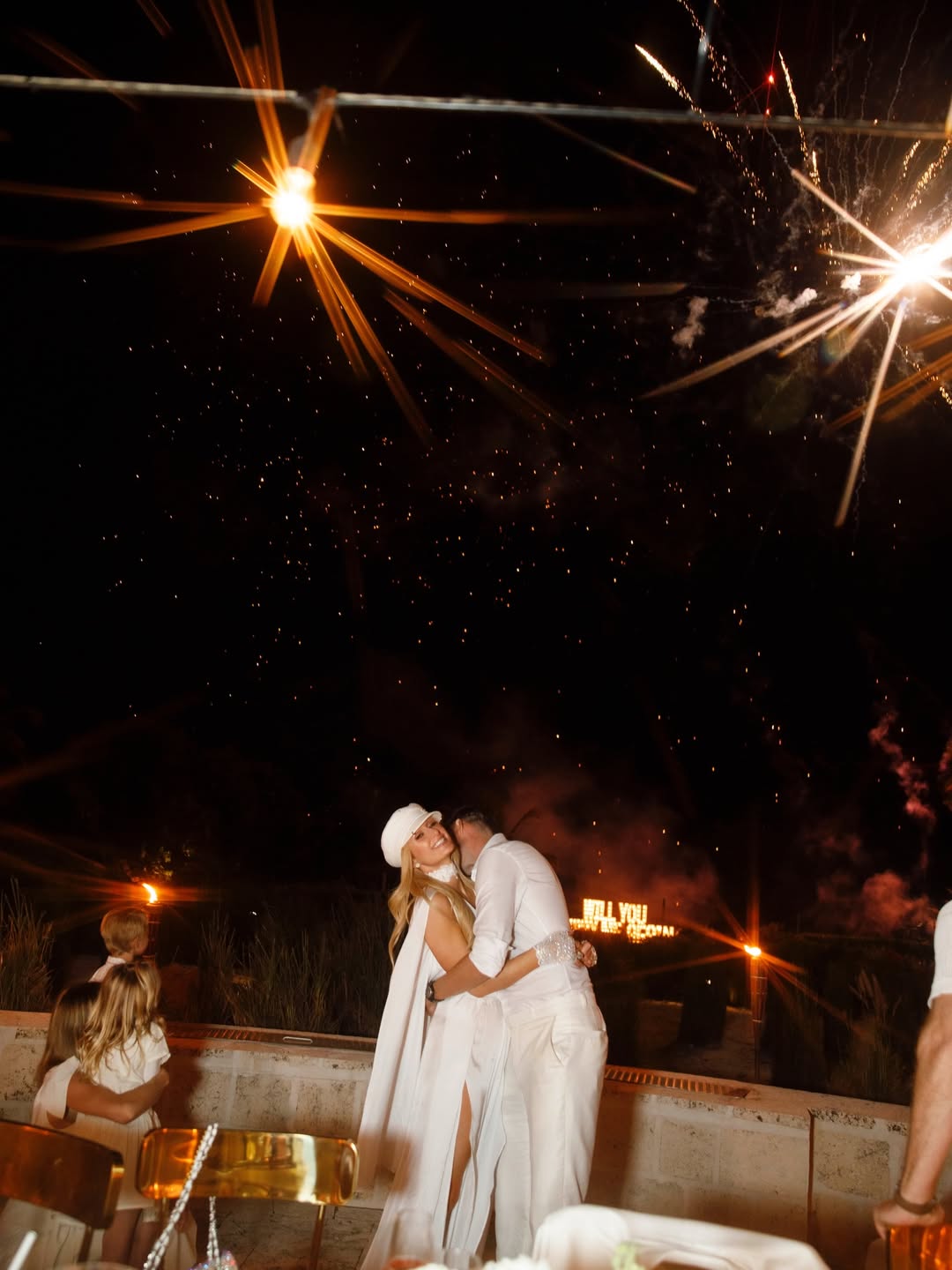 Wieder verheiratet: Paris Hiltons Mann hat ihr erneut einen Antrag gemacht