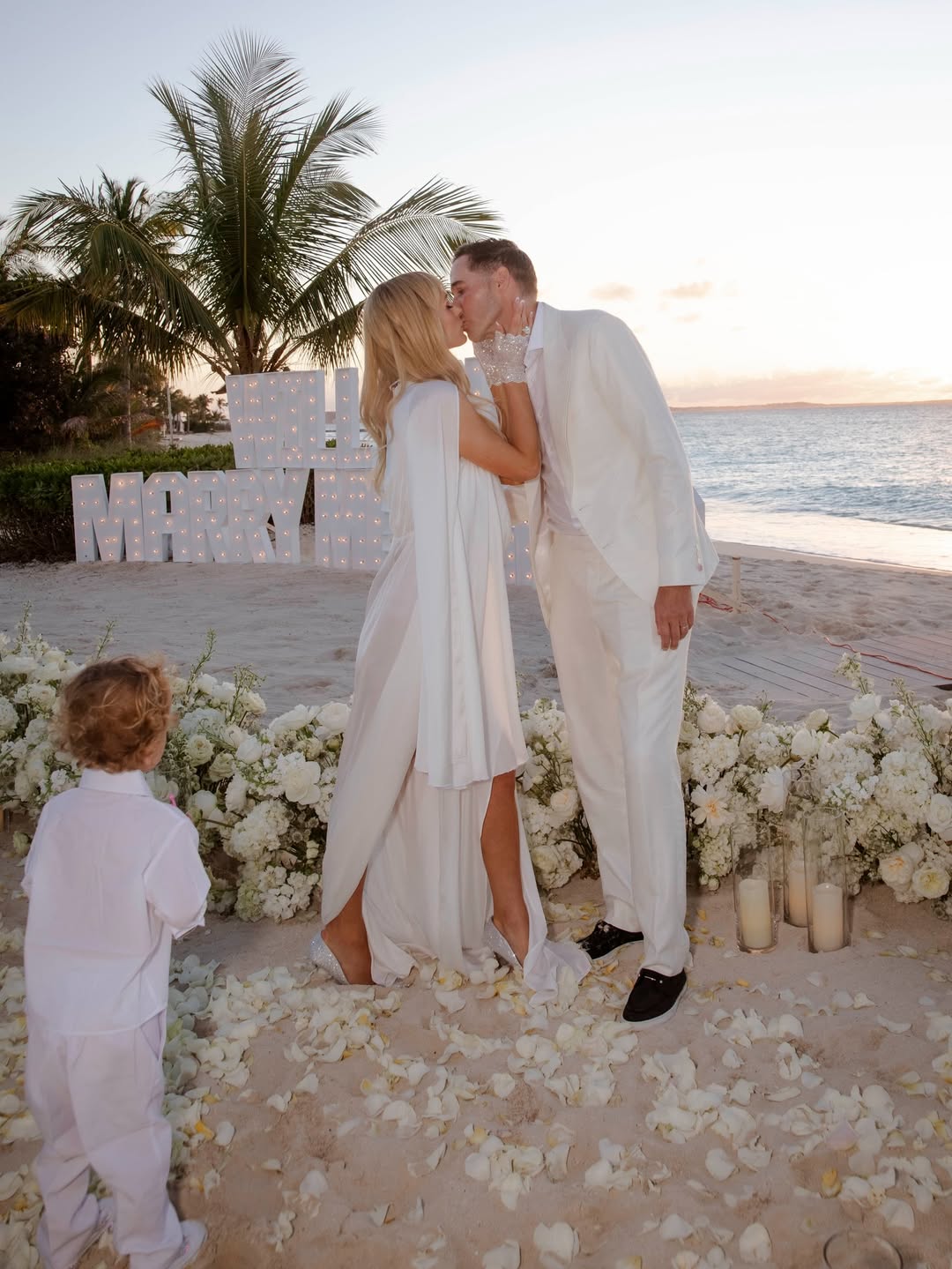 Wieder verheiratet: Paris Hiltons Mann hat ihr erneut einen Antrag gemacht