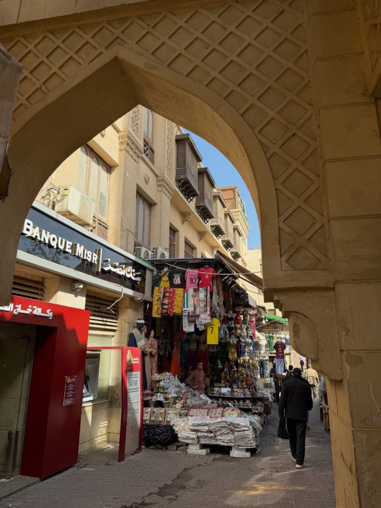 Familienurlaub: Amira Aly mit ihren S&ouml;hnen in &Auml;gypten