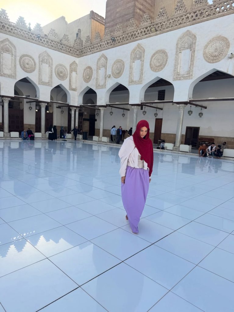 Familienurlaub: Amira Aly mit ihren S&ouml;hnen in &Auml;gypten